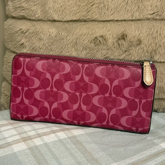 🌸COACH Signature Zip-Around Accordion Wallet – Pretty in Pink!✨ - Picture 3 of 4